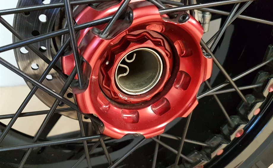 Umbgebautes Motorrad MV Agusta Dragster 800 RR Bild 10: Umbgebautes Motorrad MV Agusta Dragster 800 RR