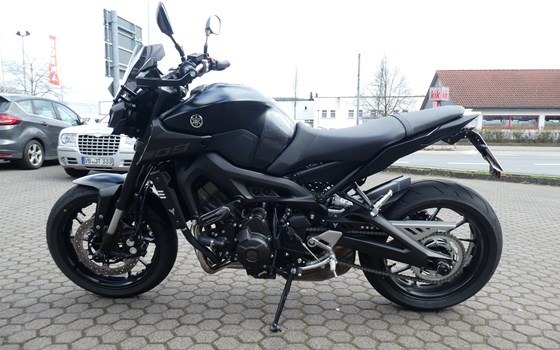Umgebautes Motorrad Yamaha MT-09 von Zweirad-Center Zöller - Bild 12 Umgebautes Motorrad Yamaha MT-09 von Zweirad-Center Zöller - Bild 12