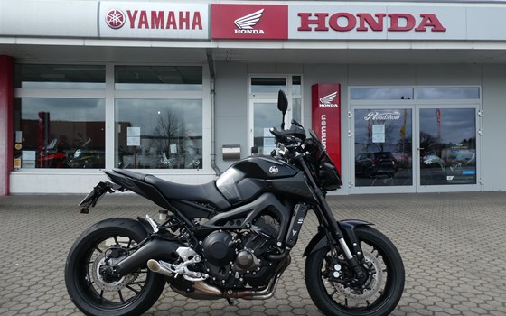 Umgebautes Motorrad Yamaha MT-09 von Zweirad-Center Zöller - Bild 2 Umgebautes Motorrad Yamaha MT-09 von Zweirad-Center Zöller - Bild 2