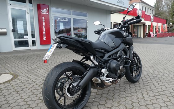 Umgebautes Motorrad Yamaha MT-09 von Zweirad-Center Zöller - Bild 4 Umgebautes Motorrad Yamaha MT-09 von Zweirad-Center Zöller - Bild 4