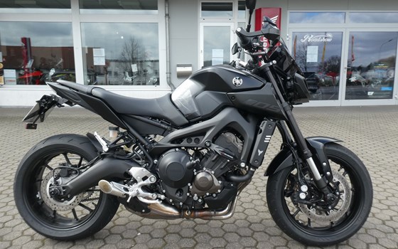 Umgebautes Motorrad Yamaha MT-09 von Zweirad-Center Zöller - Bild 1 Umgebautes Motorrad Yamaha MT-09 von Zweirad-Center Zöller - Bild 1