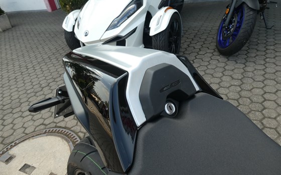 Umgebautes Motorrad Honda CB 1000 R von Zweirad-Center Zöller - Bild 7 Umgebautes Motorrad Honda CB 1000 R von Zweirad-Center Zöller - Bild 7