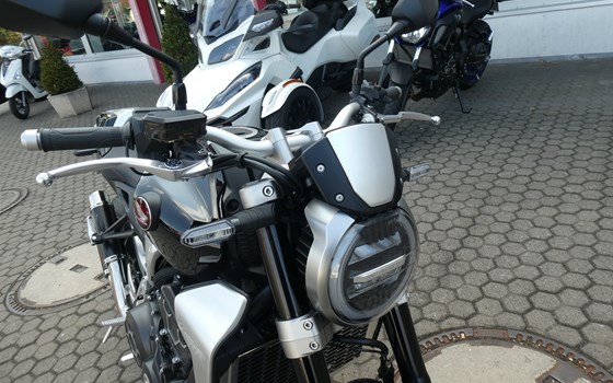 Umgebautes Motorrad Honda CB 1000 R von Zweirad-Center Zöller - Bild 9 Umgebautes Motorrad Honda CB 1000 R von Zweirad-Center Zöller - Bild 9