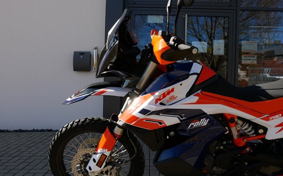 Umgebautes Motorrad KTM 790 Adventure R von motoroox GmbH - Bild 9 Umgebautes Motorrad KTM 790 Adventure R von motoroox GmbH - Bild 9
