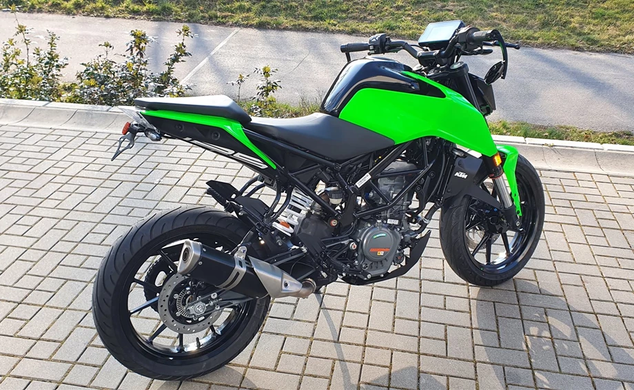 Umbgebautes Motorrad KTM 125 Duke Bild 3: Umbgebautes Motorrad KTM 125 Duke