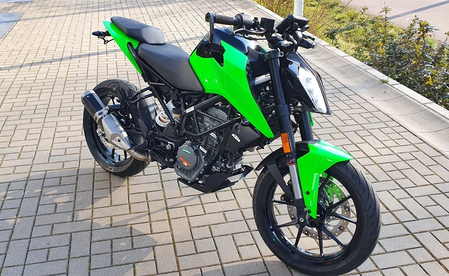 Umbgebautes Motorrad KTM 125 Duke Bild 1: Umbgebautes Motorrad KTM 125 Duke