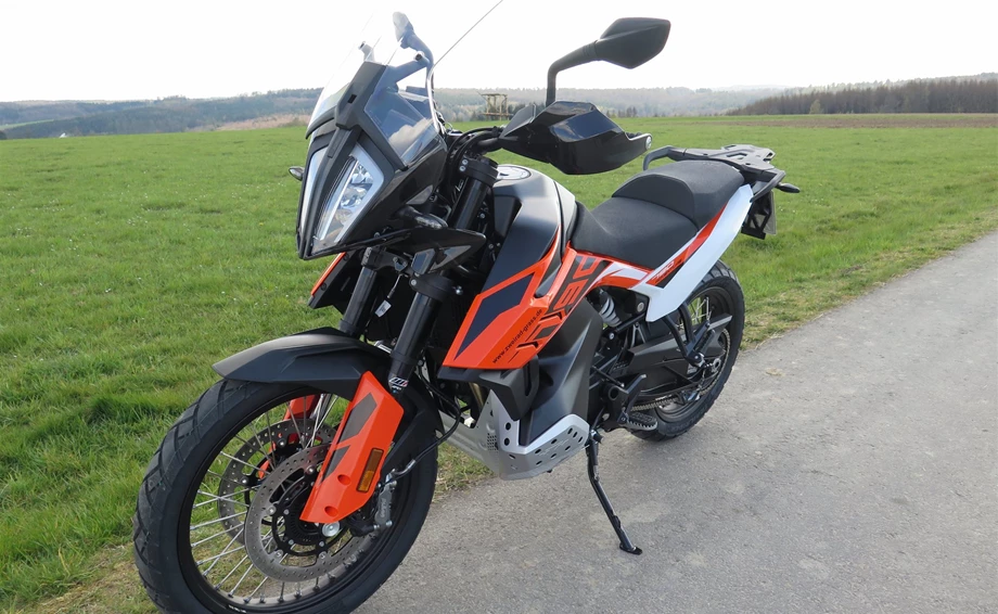 Umbgebautes Motorrad KTM 790 Adventure Bild 2: Umbgebautes Motorrad KTM 790 Adventure