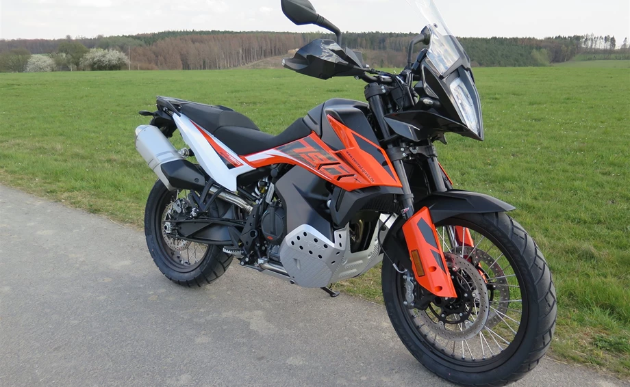 Umbgebautes Motorrad KTM 790 Adventure Bild 3: Umbgebautes Motorrad KTM 790 Adventure