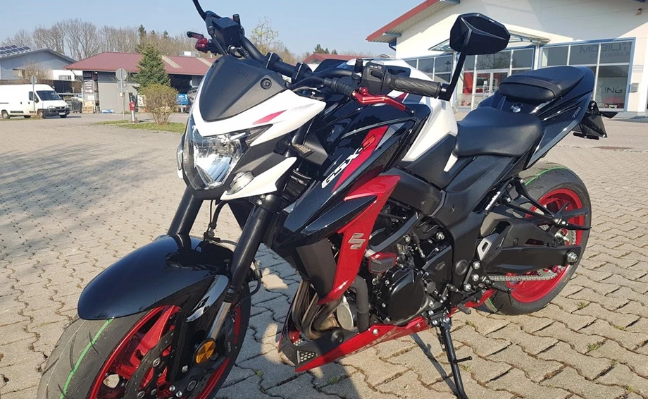 Rebuilt motorbike Suzuki GSX-S750 Bild 3: Rebuilt motorbike Suzuki GSX-S750