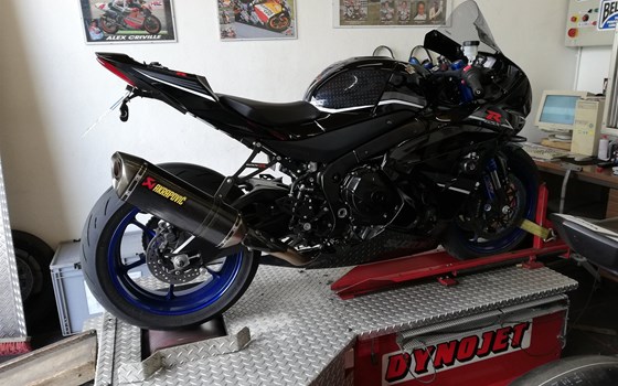 Umgebautes Motorrad Suzuki GSX-R 1000 R von Dino - Motorradtechnik - Bild 1 Umgebautes Motorrad Suzuki GSX-R 1000 R von Dino - Motorradtechnik - Bild 1