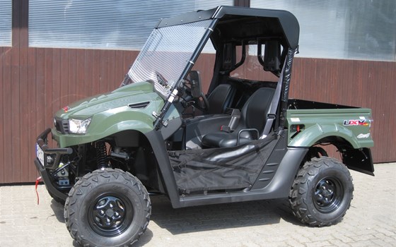 Umgebautes Motorrad Kymco UXV 700 Fahrerkabine von D. Behre Motorräder & Service - Bild 1 Umgebautes Motorrad Kymco UXV 700 Fahrerkabine von D. Behre Motorräder & Service - Bild 1