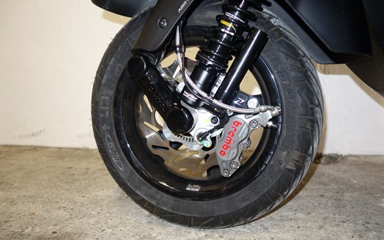 Umgebautes Motorrad Vespa GTS 300 hpe Super von Jahelka Zweirad GmbH - Bild 10 Umgebautes Motorrad Vespa GTS 300 hpe Super von Jahelka Zweirad GmbH - Bild 10