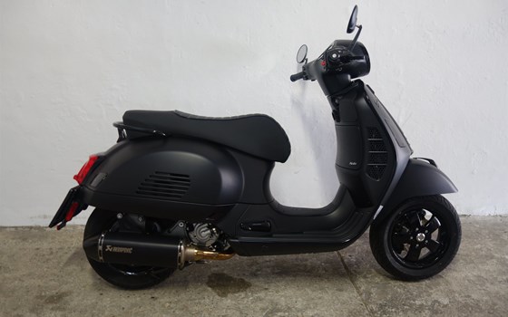 Umgebautes Motorrad Vespa GTS 300 hpe Super von Jahelka Zweirad GmbH - Bild 4 Umgebautes Motorrad Vespa GTS 300 hpe Super von Jahelka Zweirad GmbH - Bild 4