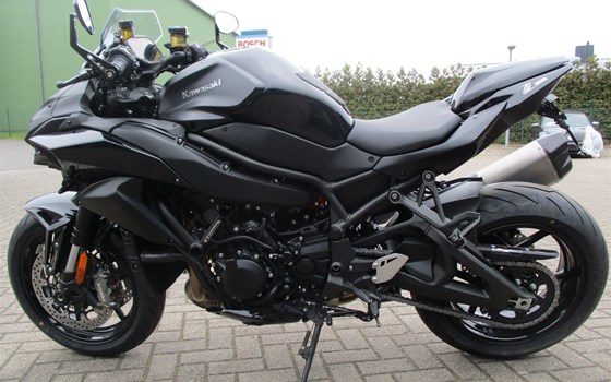 Umgebautes Motorrad Kawasaki Z H2 von Team Wahlers GmbH - Bild 30 Umgebautes Motorrad Kawasaki Z H2 von Team Wahlers GmbH - Bild 30