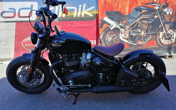 Umgebautes Motorrad Triumph Bonneville Bobber Black von Motorradklinik GmbH - Bild 2 Umgebautes Motorrad Triumph Bonneville Bobber Black von Motorradklinik GmbH - Bild 2
