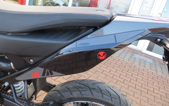Umgebautes Motorrad Malaguti XSM 125 Supermoto von RB-Motorsports Bike & Car Service Ronny Bloch - Bild 13 Umgebautes Motorrad Malaguti XSM 125 Supermoto von RB-Motorsports Bike & Car Service Ronny Bloch - Bild 13