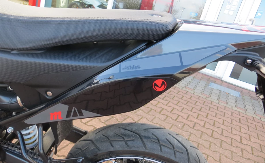 Umbgebautes Motorrad Malaguti XSM 125 Supermoto Bild 13: Umbgebautes Motorrad Malaguti XSM 125 Supermoto