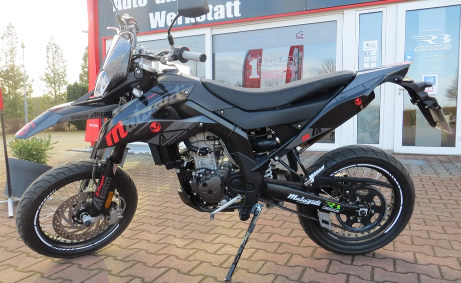Umbgebautes Motorrad Malaguti XSM 125 Supermoto Bild 14: Umbgebautes Motorrad Malaguti XSM 125 Supermoto