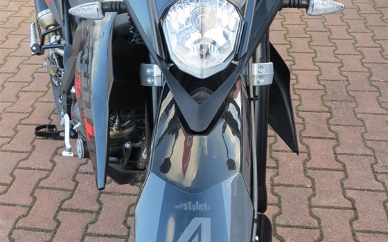 Umgebautes Motorrad Malaguti XSM 125 Supermoto von RB-Motorsports Bike & Car Service Ronny Bloch - Bild 16 Umgebautes Motorrad Malaguti XSM 125 Supermoto von RB-Motorsports Bike & Car Service Ronny Bloch - Bild 16