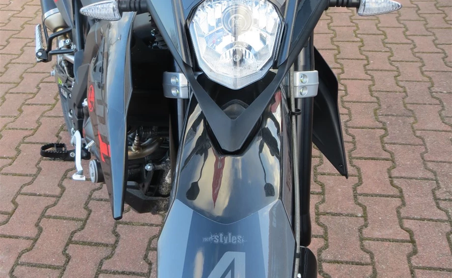 Umbgebautes Motorrad Malaguti XSM 125 Supermoto Bild 16: Umbgebautes Motorrad Malaguti XSM 125 Supermoto