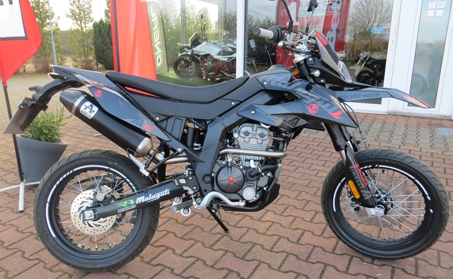 Umbgebautes Motorrad Malaguti XSM 125 Supermoto Bild 17: Umbgebautes Motorrad Malaguti XSM 125 Supermoto