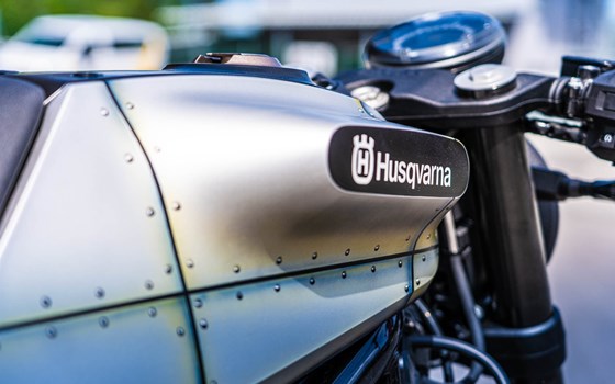 Umgebautes Motorrad Husqvarna Vitpilen 401 von KINI Bike World - Bild 2 Umgebautes Motorrad Husqvarna Vitpilen 401 von KINI Bike World - Bild 2