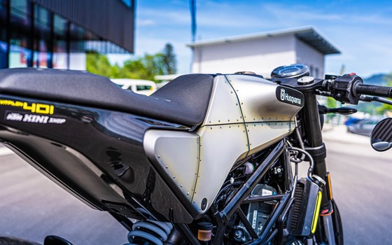 Umgebautes Motorrad Husqvarna Vitpilen 401 von KINI Bike World - Bild 4 Umgebautes Motorrad Husqvarna Vitpilen 401 von KINI Bike World - Bild 4