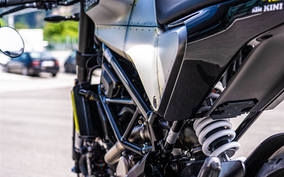 Umgebautes Motorrad Husqvarna Vitpilen 401 von KINI Bike World - Bild 5 Umgebautes Motorrad Husqvarna Vitpilen 401 von KINI Bike World - Bild 5