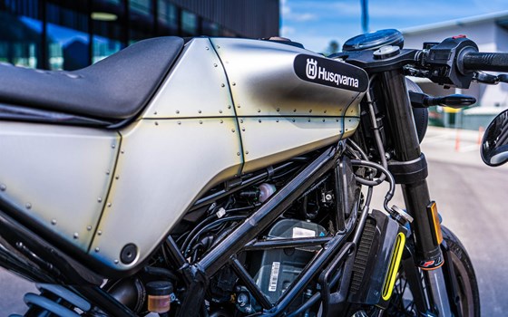 Umgebautes Motorrad Husqvarna Vitpilen 401 von KINI Bike World - Bild 6 Umgebautes Motorrad Husqvarna Vitpilen 401 von KINI Bike World - Bild 6