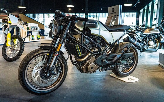 Umgebautes Motorrad Husqvarna Vitpilen 401 von KINI Bike World - Bild 9 Umgebautes Motorrad Husqvarna Vitpilen 401 von KINI Bike World - Bild 9