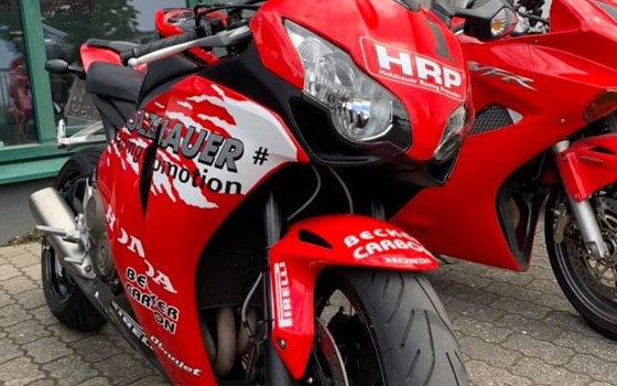 Umgebautes Motorrad Honda CBR1000RR Fireblade von Motorradtechnik Lang GmbH - Bild 1 Umgebautes Motorrad Honda CBR1000RR Fireblade von Motorradtechnik Lang GmbH - Bild 1