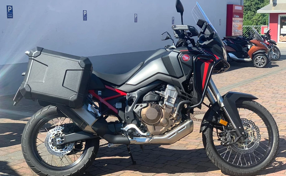 Umbgebautes Motorrad Honda CRF1100L Africa Twin Bild 2: Umbgebautes Motorrad Honda CRF1100L Africa Twin