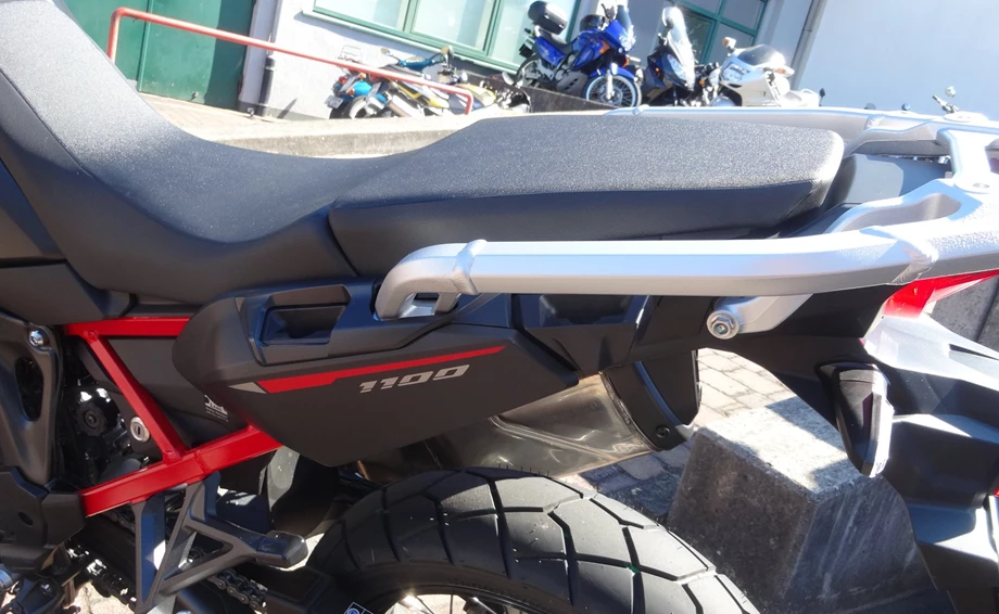 Umbgebautes Motorrad Honda CRF1100L Africa Twin Bild 10: Umbgebautes Motorrad Honda CRF1100L Africa Twin
