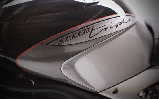 Umgebautes Motorrad Triumph Speed Triple 1050 von Triumph Emsland - Hertrampf Racing - Bild 1 Umgebautes Motorrad Triumph Speed Triple 1050 von Triumph Emsland - Hertrampf Racing - Bild 1