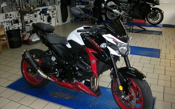 Umgebautes Motorrad Suzuki GSX-S750 von Motorrad Matthies GmbH - Bild 1 Umgebautes Motorrad Suzuki GSX-S750 von Motorrad Matthies GmbH - Bild 1