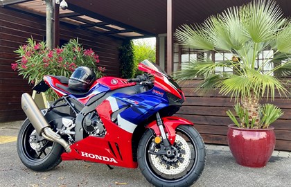 Honda CBR1000RR-R Fireblade Custom Bike Honda CBR1000RR-R Fireblade Custom Bike