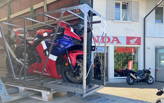 Umgebautes Motorrad Honda CBR1000RR-R Fireblade von Direct Performance - Bild 4 Umgebautes Motorrad Honda CBR1000RR-R Fireblade von Direct Performance - Bild 4