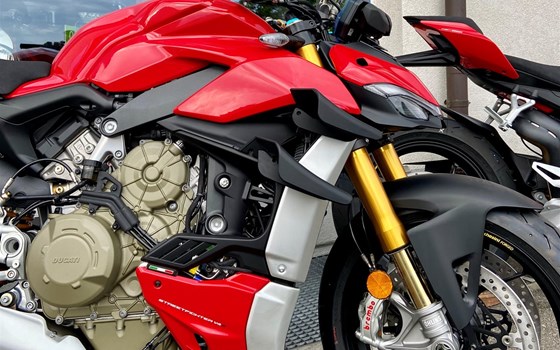 Umgebautes Motorrad Ducati Streetfighter V4 S von Direct Performance - Bild 4 Umgebautes Motorrad Ducati Streetfighter V4 S von Direct Performance - Bild 4