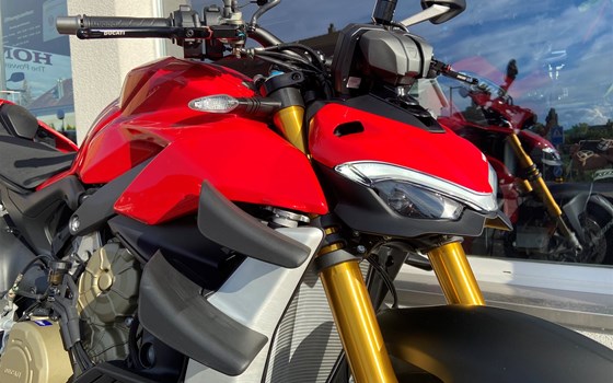 Umgebautes Motorrad Ducati Streetfighter V4 S von Direct Performance - Bild 5 Umgebautes Motorrad Ducati Streetfighter V4 S von Direct Performance - Bild 5