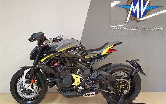 Umgebautes Motorrad MV Agusta Dragster 800 RR von Motorrad Scheunpflug e.K. - Bild 2 Umgebautes Motorrad MV Agusta Dragster 800 RR von Motorrad Scheunpflug e.K. - Bild 2