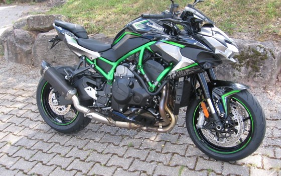 Umgebautes Motorrad Kawasaki Z H2 von Bike Performance by Joachim Fegert - Bild 1 Umgebautes Motorrad Kawasaki Z H2 von Bike Performance by Joachim Fegert - Bild 1