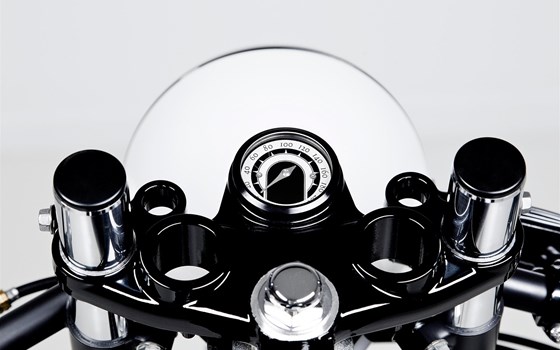 Umgebautes Motorrad Yamaha SR 400 von WS-Motorradtechnik KG - Bild 8 Umgebautes Motorrad Yamaha SR 400 von WS-Motorradtechnik KG - Bild 8