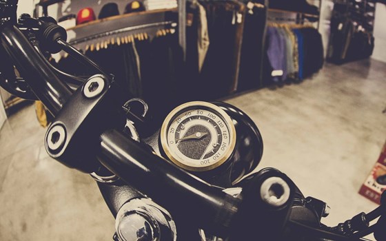 Umgebautes Motorrad Yamaha SR 400 von WS-Motorradtechnik KG - Bild 3 Umgebautes Motorrad Yamaha SR 400 von WS-Motorradtechnik KG - Bild 3