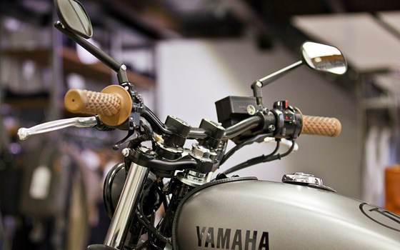 Umgebautes Motorrad Yamaha SR 400 von WS-Motorradtechnik KG - Bild 2 Umgebautes Motorrad Yamaha SR 400 von WS-Motorradtechnik KG - Bild 2