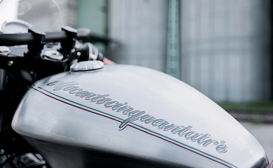 Umbgebautes Motorrad Moto Guzzi V9 Bobber Bild 2: Umbgebautes Motorrad Moto Guzzi V9 Bobber