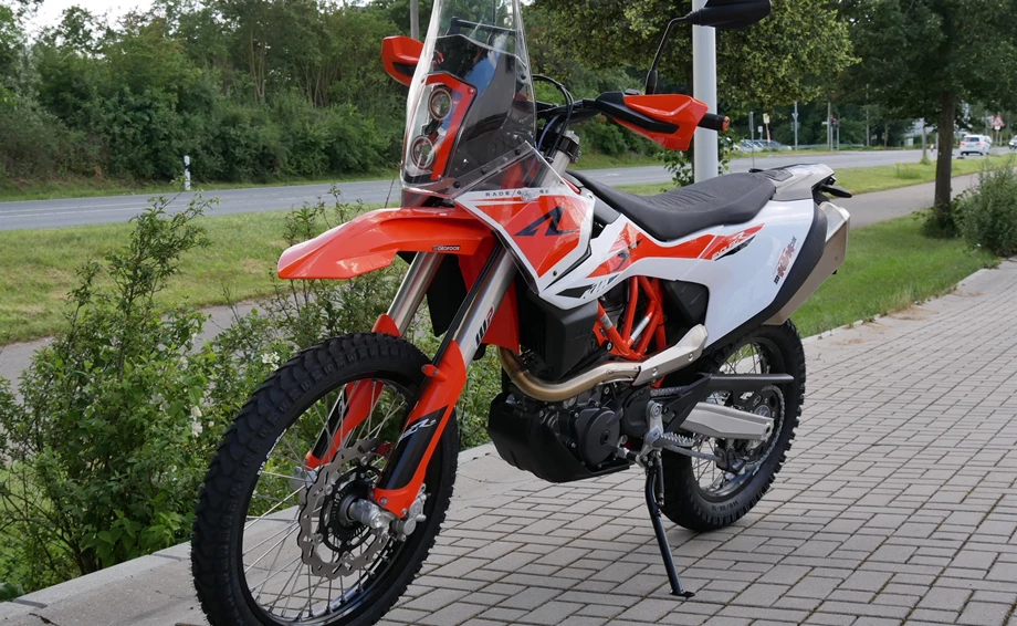 Umbgebautes Motorrad KTM 690 Enduro R Bild 6: Umbgebautes Motorrad KTM 690 Enduro R