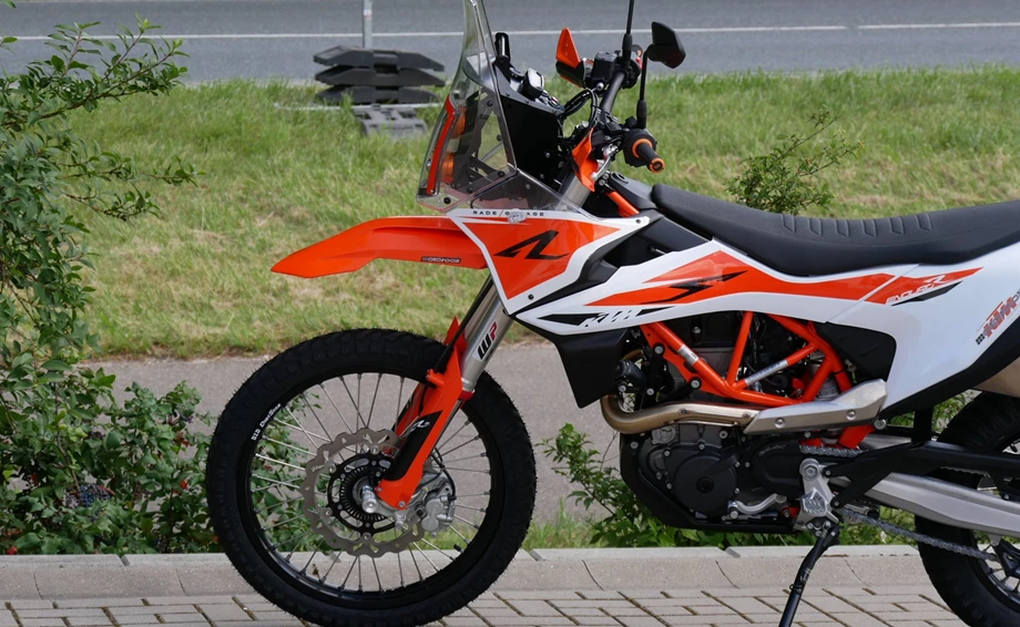 Umbgebautes Motorrad KTM 690 Enduro R Bild 7: Umbgebautes Motorrad KTM 690 Enduro R