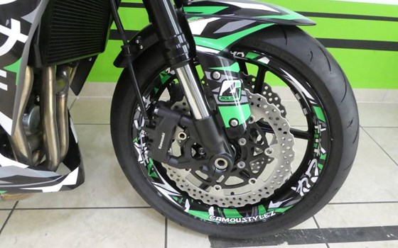 Umgebautes Motorrad Kawasaki Z1000 von Bikers-Euroshop - Bild 3 Umgebautes Motorrad Kawasaki Z1000 von Bikers-Euroshop - Bild 3