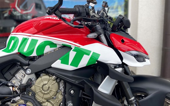 Umgebautes Motorrad Ducati Streetfighter V4 von Direct Performance - Bild 3 Umgebautes Motorrad Ducati Streetfighter V4 von Direct Performance - Bild 3