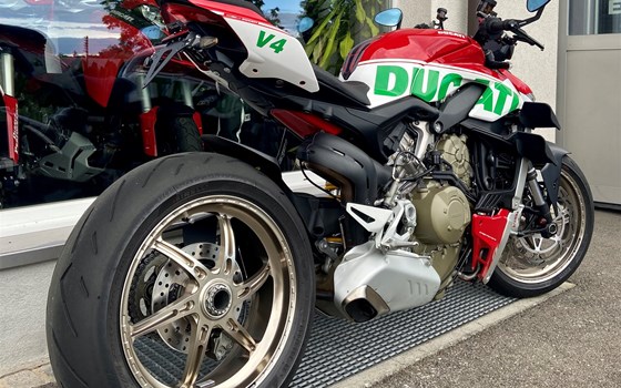 Umgebautes Motorrad Ducati Streetfighter V4 von Direct Performance - Bild 5 Umgebautes Motorrad Ducati Streetfighter V4 von Direct Performance - Bild 5